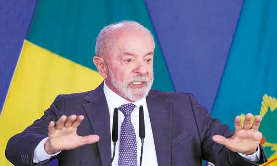 Lula promete PEC de passe livre no transporte aos fins de semana antes do 2º turno
