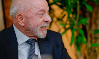 Lula condiciona abertura de sigilo da família a gesto de Flávio Bolsonaro