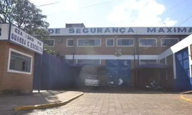 Presos do PCC gravam festa com aparente cocaína em presídio de Campo Grande