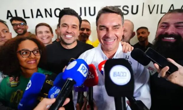 Marçal anuncia pacto com Flávio e superlive para enfrentar Lula no 2º turno