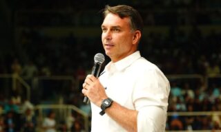 Flávio Bolsonaro promete retomar o Perse e salvar o setor de shows