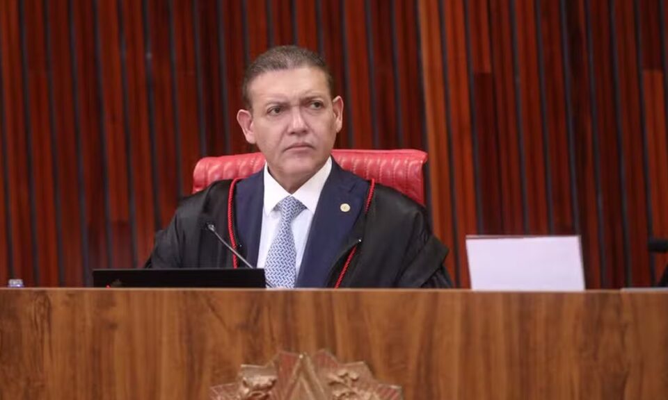Kassio Nunes Marques descarta suspender canais de WhatsApp antes do 2º turno