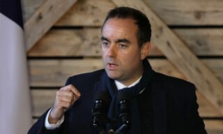 Premiê da França prorroga toque de recolher e mobiliza militares após saques