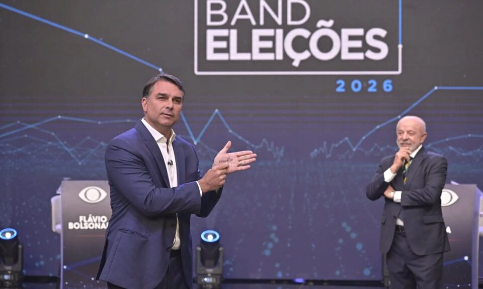 Globo anuncia checagem no debate com Flávio após pedido da campanha de Lula