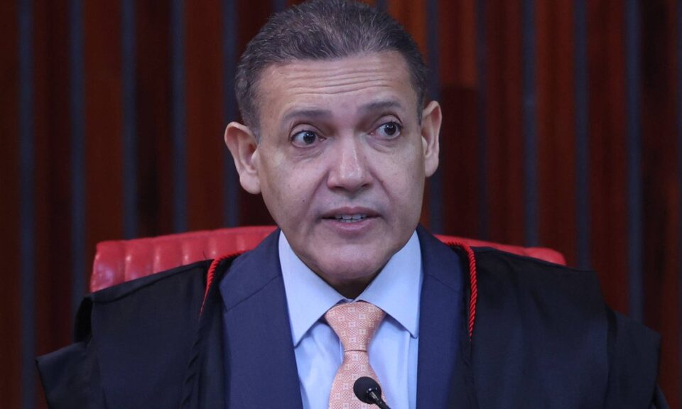 Kassio dá 24 horas para Meta explicar canal de Janones no WhatsApp