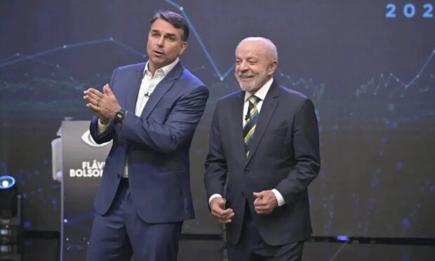 'Cemitério de obras': Flávio cobra Lula por 11,5 mil obras paradas no debate da Globo