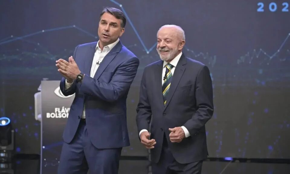 'Cemitério de obras': Flávio cobra Lula por 11,5 mil obras paradas no debate da Globo