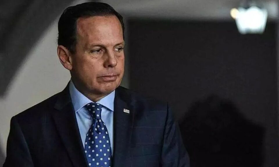 Doria vai declarar apoio a Flávio Bolsonaro contra Lula nesta sexta