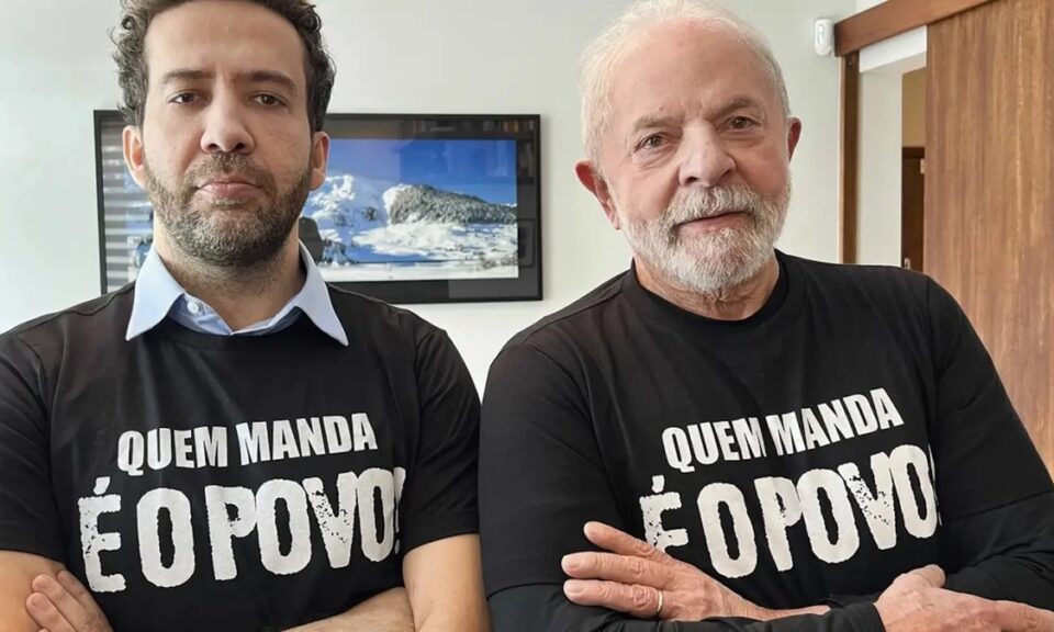 'Último ato da vida política de Lula': Janones se corrige em live com o presidente