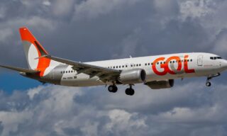 Gol cancela voo de Porto Alegre para Salvador e passageiros gritam 'queremos votar'