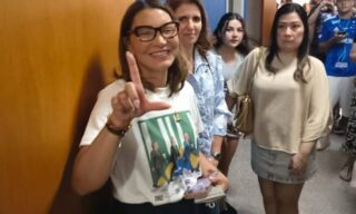 'Vai se catar, meu filho': Janja rebate jornalista na votação de Lula em São Bernardo