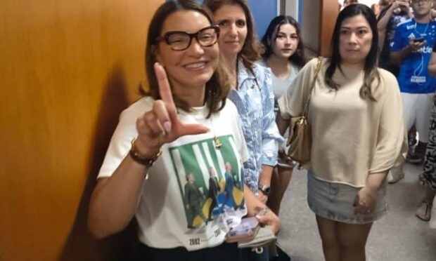 'Vai se catar, meu filho': Janja rebate jornalista na votação de Lula em São Bernardo