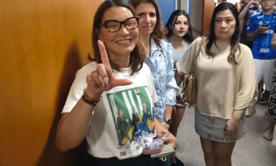 'Vai se catar, meu filho': Janja rebate jornalista na votação de Lula em São Bernardo