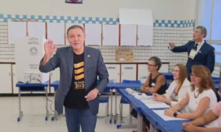 'Paz e normalidade': Nunes Marques vota no Lago Sul e abre o 2º turno