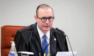 Zanin, ex-advogado de Lula, atende PT e prorroga votação do 2º turno até as 19h