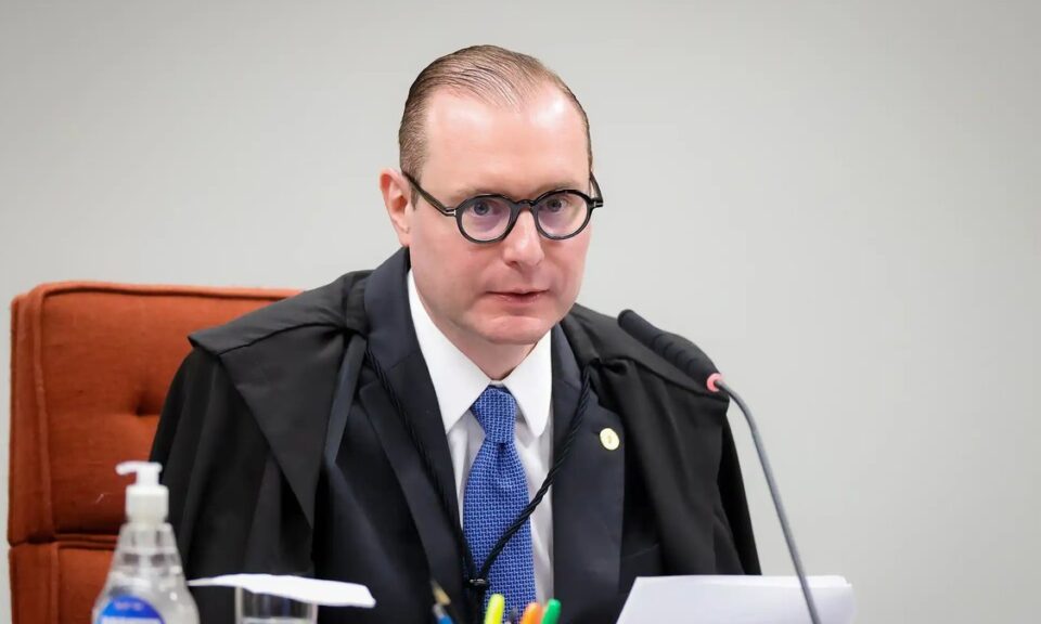 Zanin, ex-advogado de Lula, atende PT e prorroga votação do 2º turno até as 19h