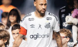 'Tapou a boca e foi confrontar': CBF divulga áudio do VAR na expulsão de Neymar