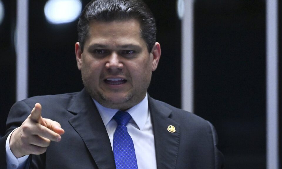 'Isso não é pouca coisa': Alcolumbre exalta os 60 milhões de votos de Flávio