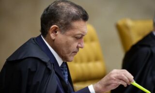 Kassio dá 10 dias à PGR para opinar sobre nova revisão criminal de Bolsonaro