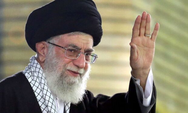 Khamenei manda militares responderem a ataque dos EUA “sem restrições geográficas”